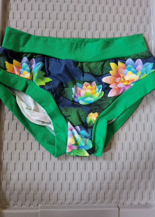 Medium brief flower