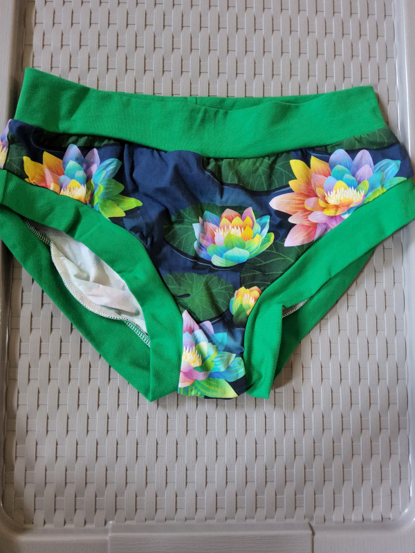 Medium brief flower